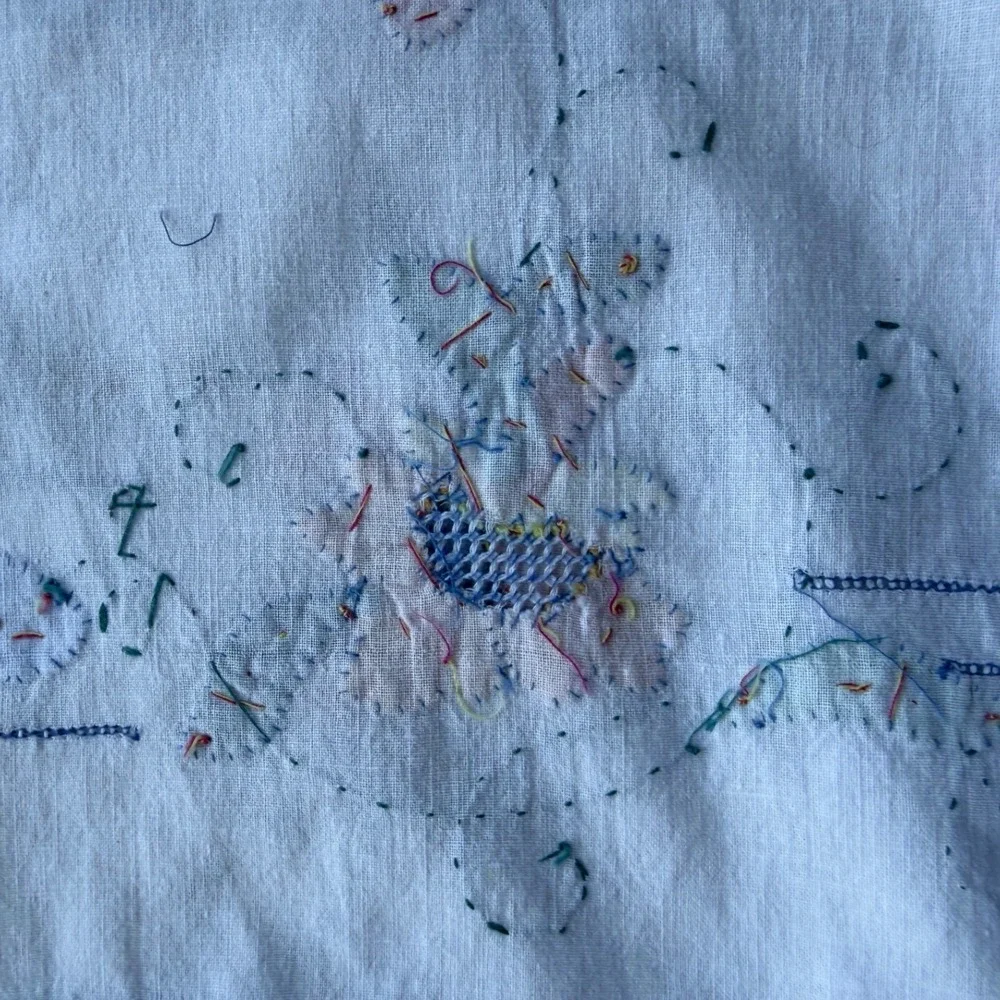 Vintage Hand Embroidered Floral Linen Table Runner Dresser Scarf Set White Tan